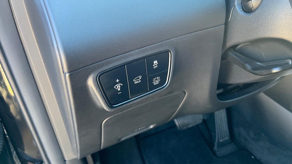 Hyundai Tucson Hybrid Vehicle Full-screen Gallery Image 25