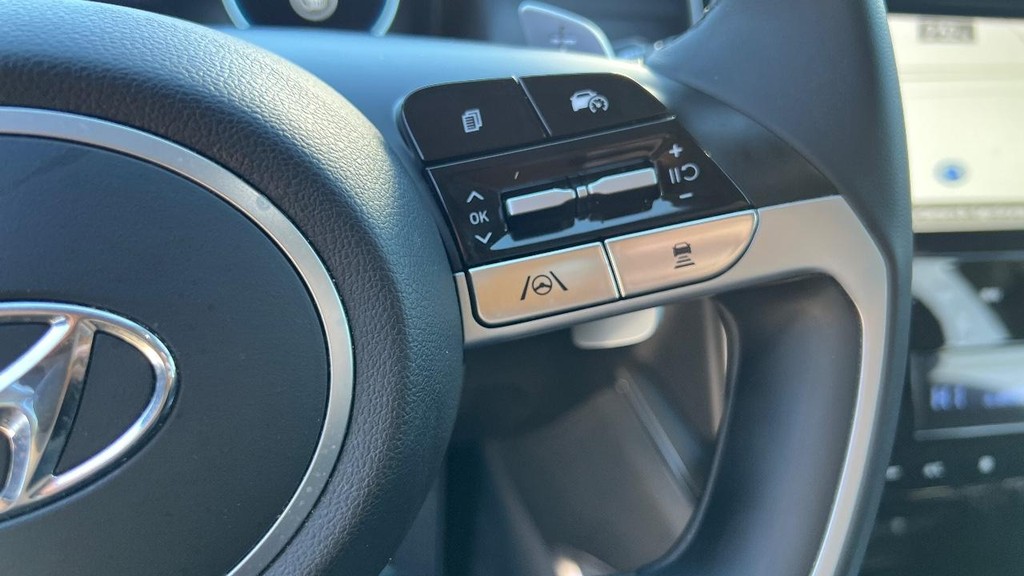 Hyundai Tucson Hybrid Vehicle Full-screen Gallery Image 27