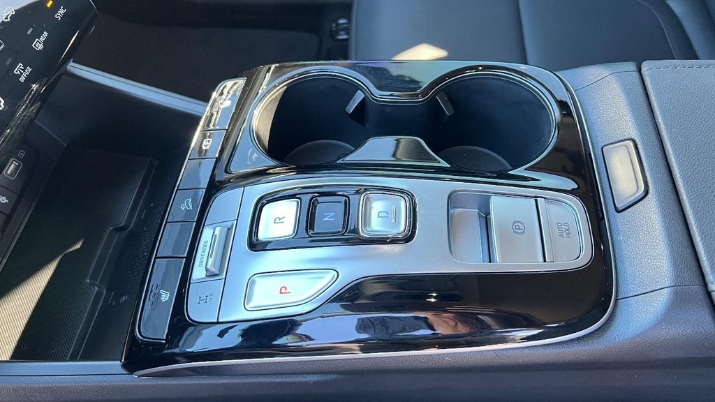 Hyundai Tucson Hybrid Vehicle Full-screen Gallery Image 28