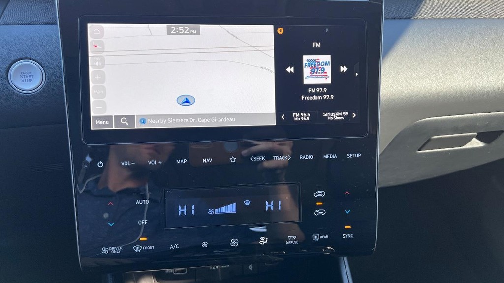 Hyundai Tucson Hybrid Vehicle Full-screen Gallery Image 31