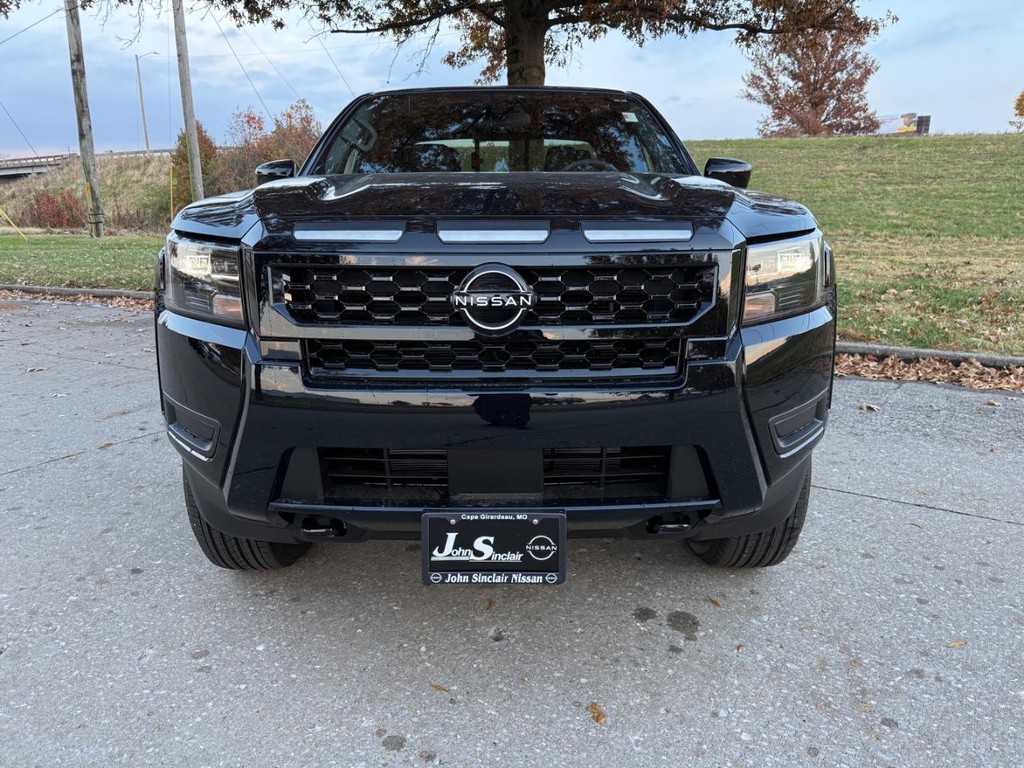 Nissan Frontier Vehicle Full-screen Gallery Image 02