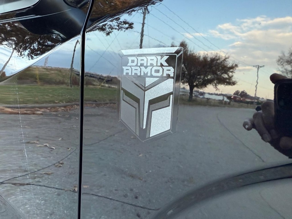 Nissan Frontier Vehicle Full-screen Gallery Image 04