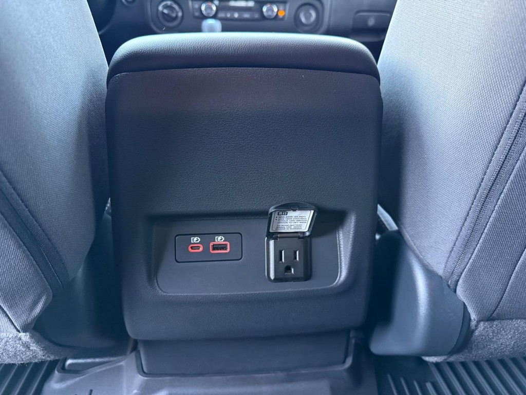 Nissan Frontier Vehicle Full-screen Gallery Image 09