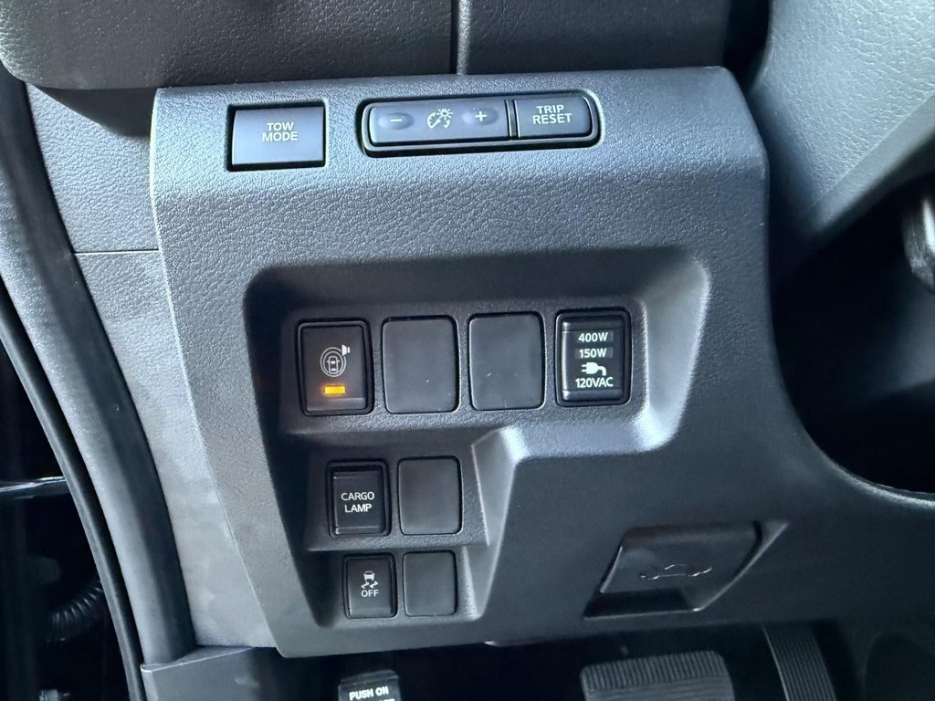 Nissan Frontier Vehicle Full-screen Gallery Image 14