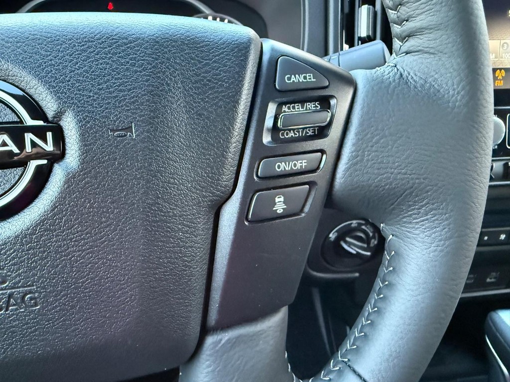 Nissan Frontier Vehicle Full-screen Gallery Image 17