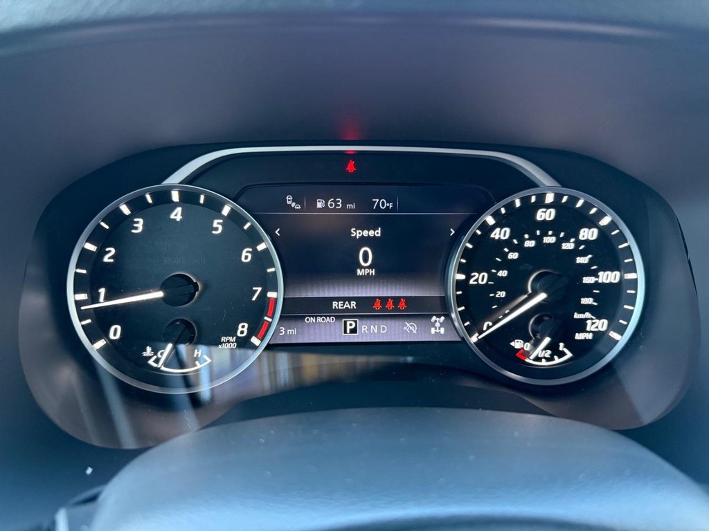 Nissan Frontier Vehicle Full-screen Gallery Image 18