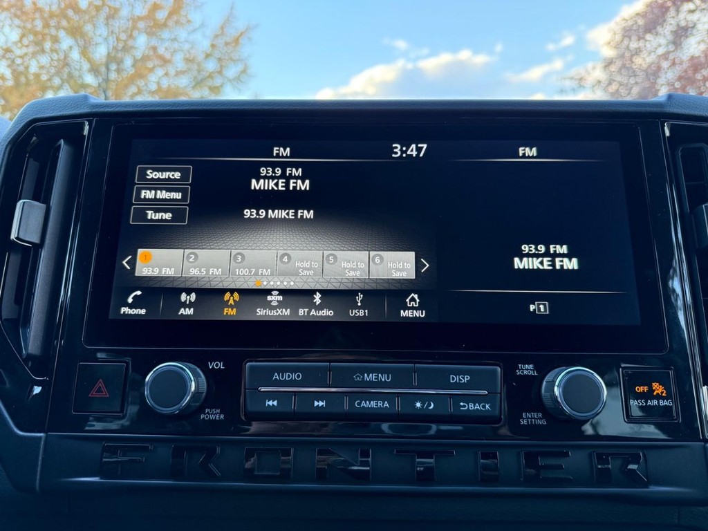 Nissan Frontier Vehicle Full-screen Gallery Image 19