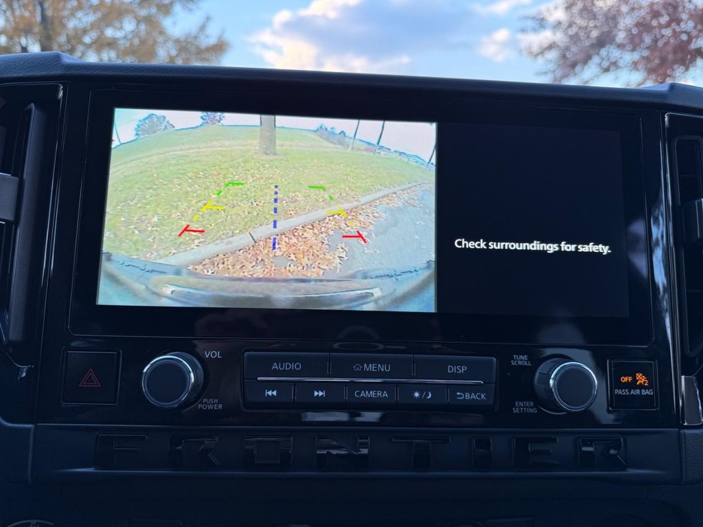 Nissan Frontier Vehicle Full-screen Gallery Image 20