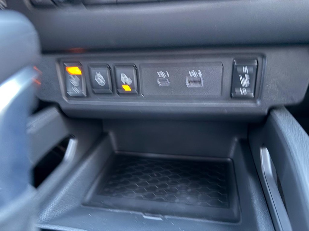 Nissan Frontier Vehicle Full-screen Gallery Image 22