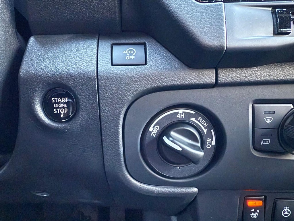 Nissan Frontier Vehicle Full-screen Gallery Image 24