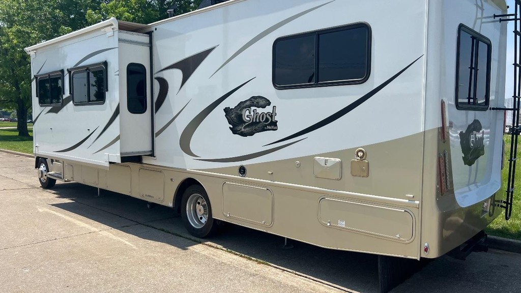 Nexus Ghost Vehicle Full-screen Gallery Image 14