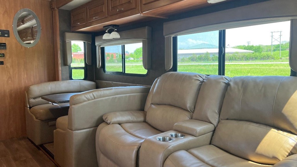 Nexus Ghost Vehicle Full-screen Gallery Image 23