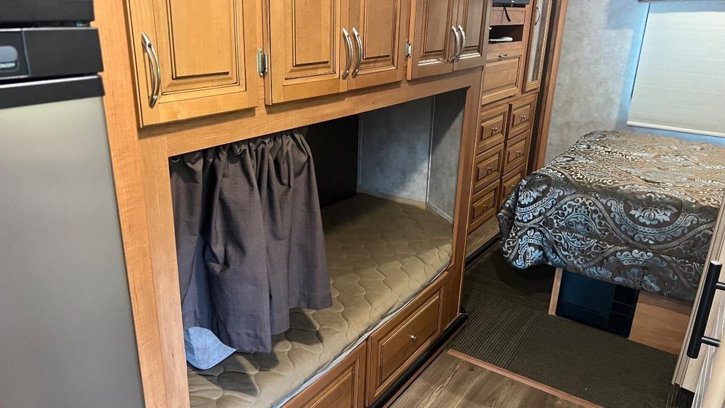 Nexus Ghost Vehicle Full-screen Gallery Image 27