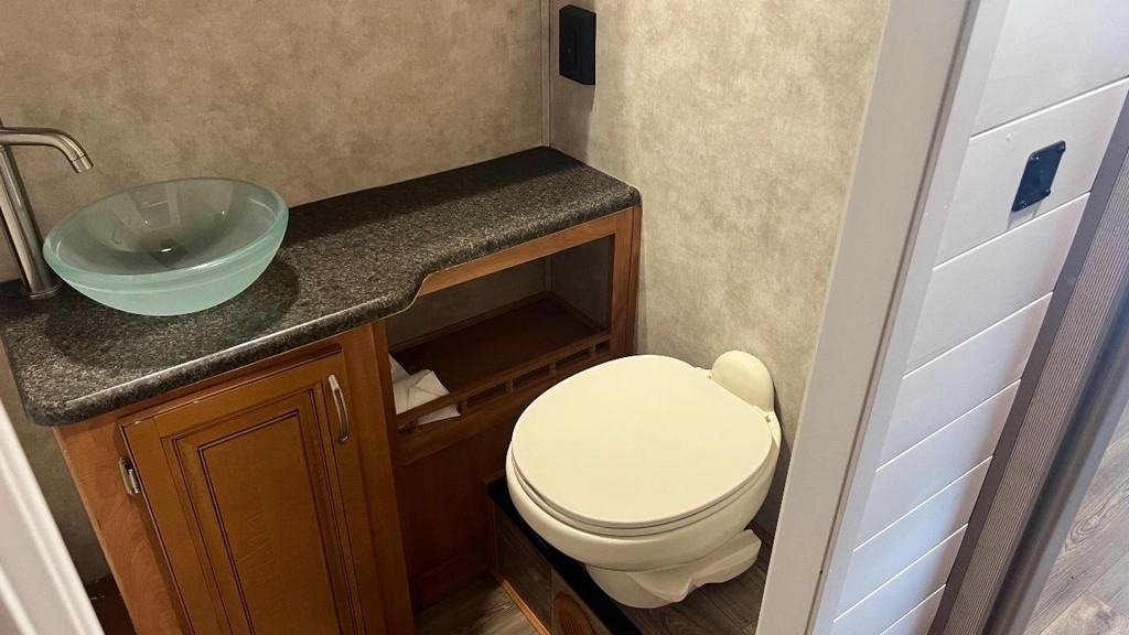 Nexus Ghost Vehicle Full-screen Gallery Image 28