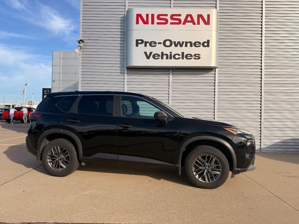 Nissan Rogue Vehicle Full-screen Gallery Image 04