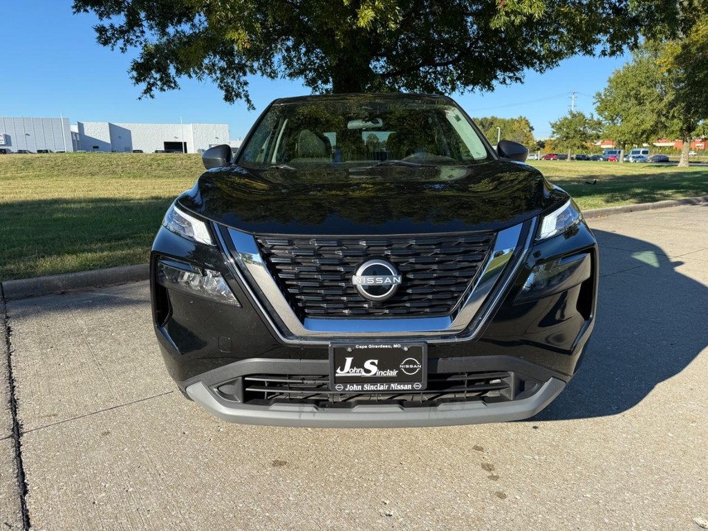 Nissan Rogue Vehicle Full-screen Gallery Image 06