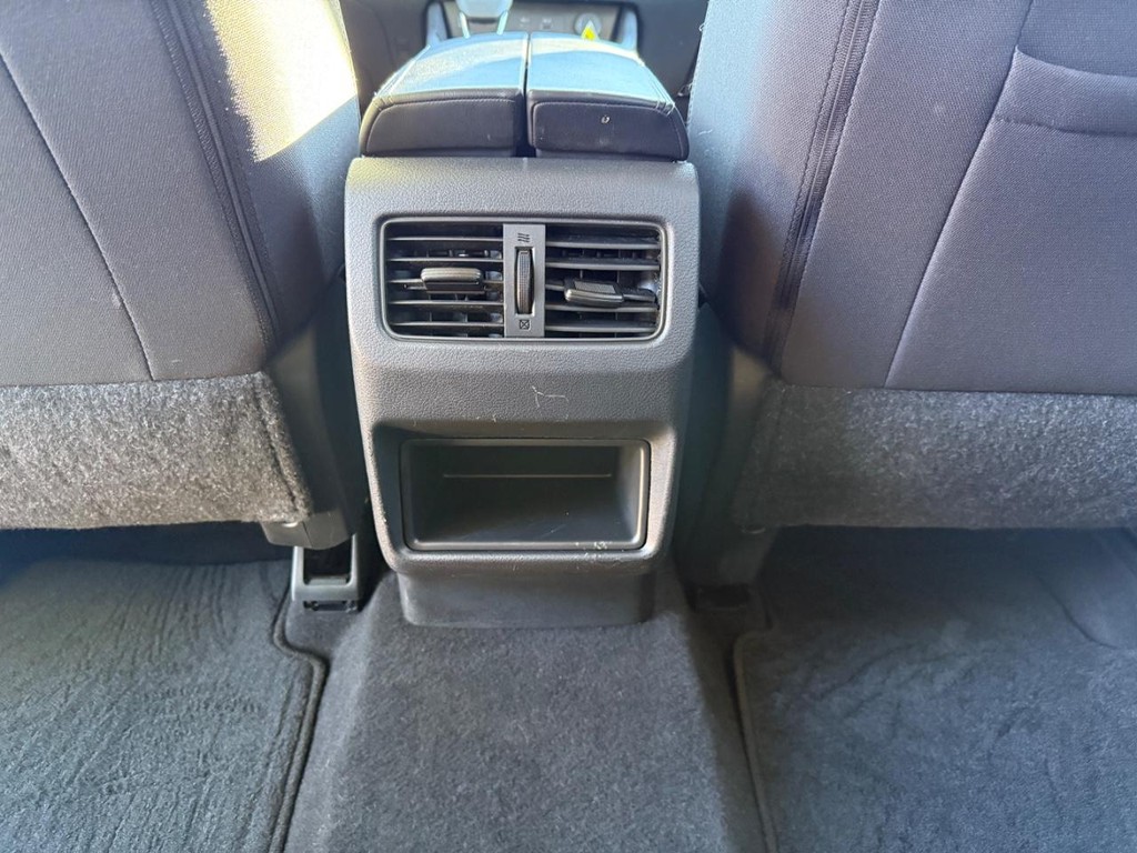 Nissan Rogue Vehicle Full-screen Gallery Image 13