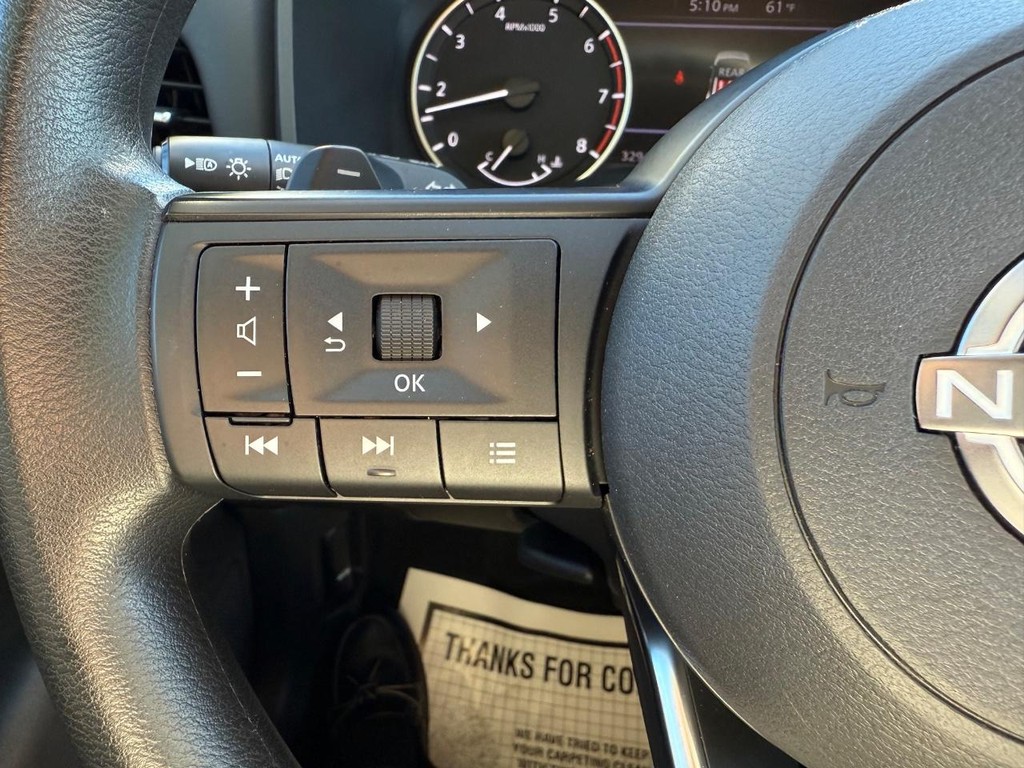 Nissan Rogue Vehicle Full-screen Gallery Image 20