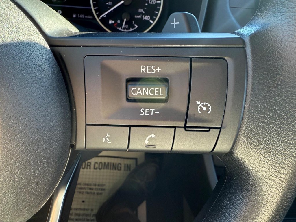 Nissan Rogue Vehicle Full-screen Gallery Image 21