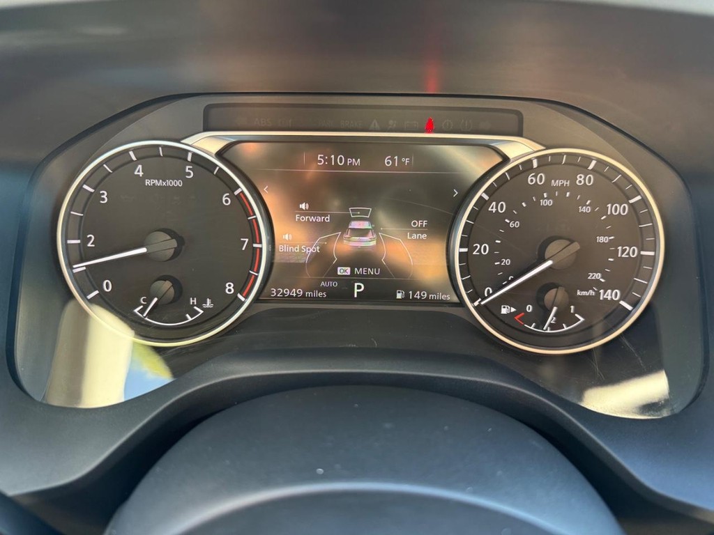 Nissan Rogue Vehicle Full-screen Gallery Image 22