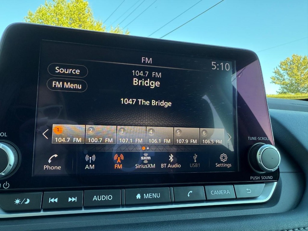 Nissan Rogue Vehicle Full-screen Gallery Image 23