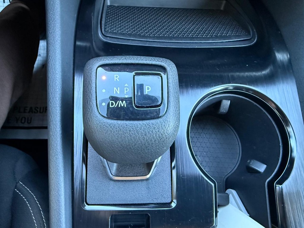 Nissan Rogue Vehicle Full-screen Gallery Image 27