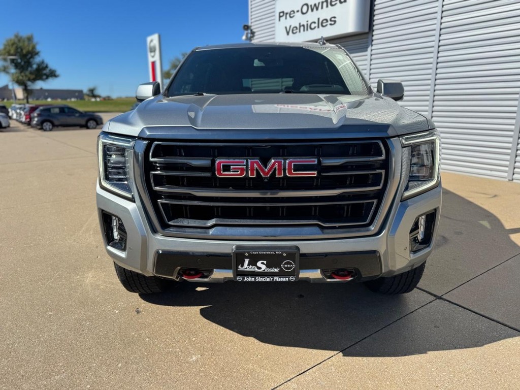 GMC Yukon XL Vehicle Full-screen Gallery Image 04