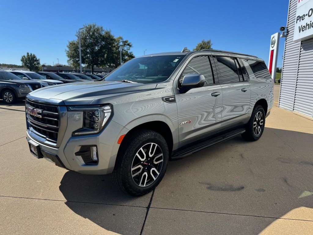 GMC Yukon XL Vehicle Full-screen Gallery Image 05