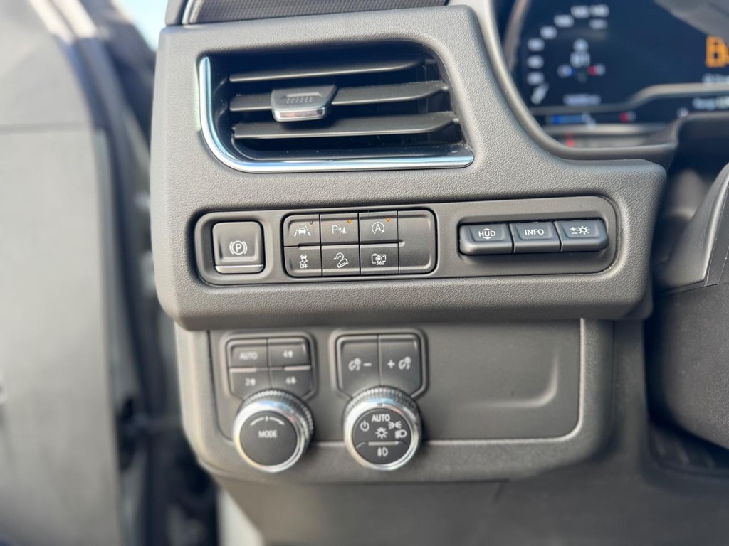 GMC Yukon XL Vehicle Full-screen Gallery Image 09