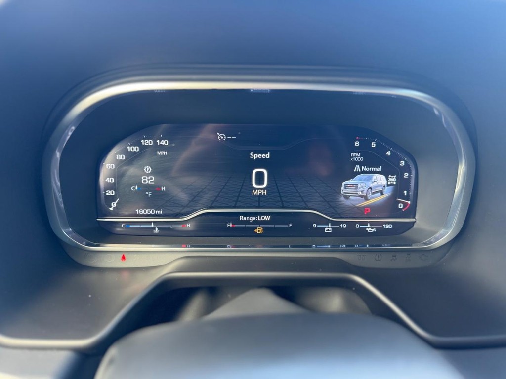 GMC Yukon XL Vehicle Full-screen Gallery Image 10