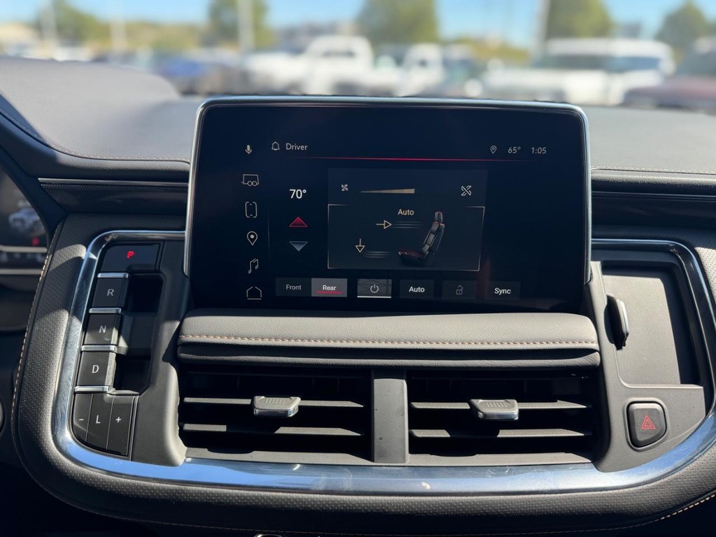 GMC Yukon XL Vehicle Full-screen Gallery Image 14