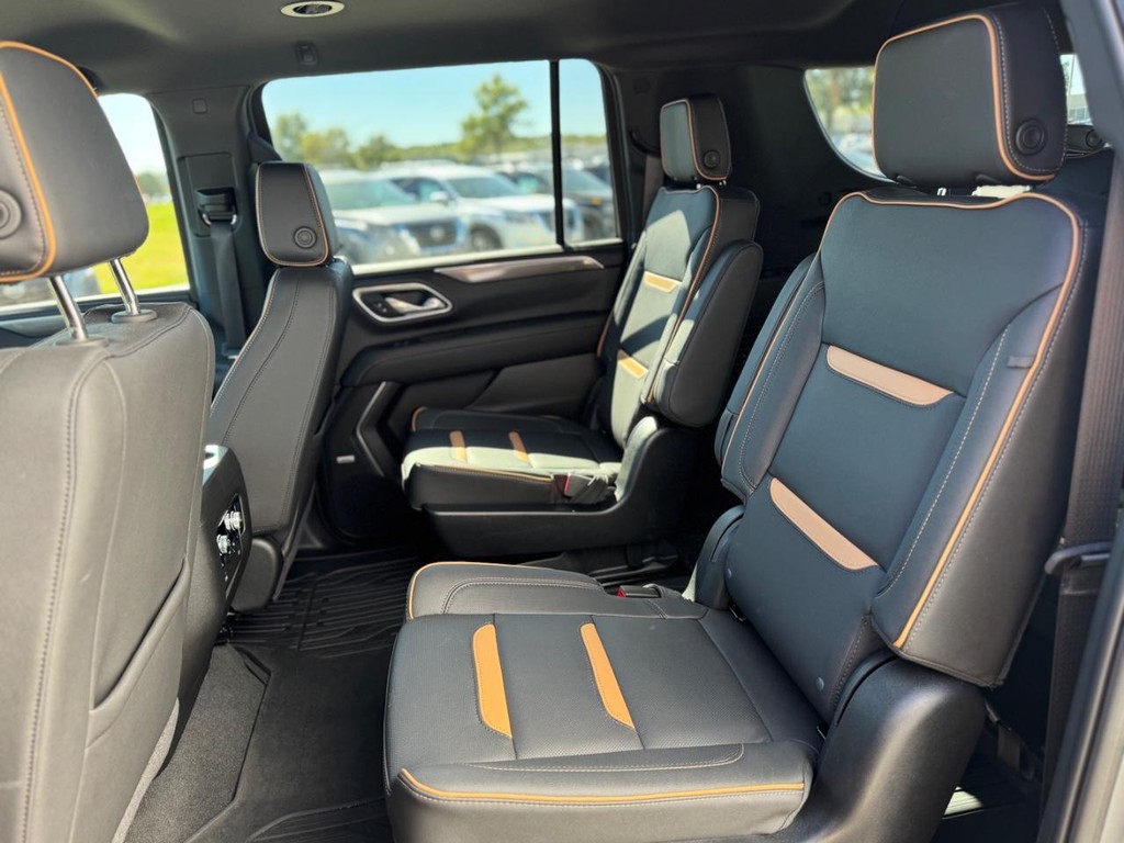 GMC Yukon XL Vehicle Full-screen Gallery Image 20