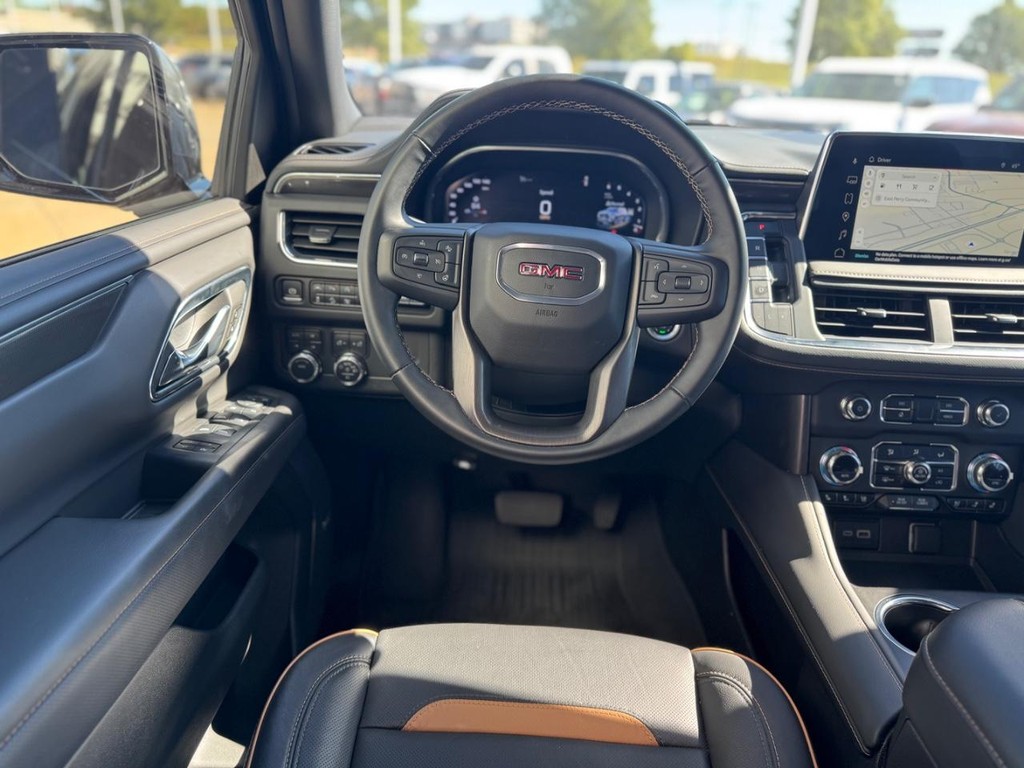 GMC Yukon XL Vehicle Full-screen Gallery Image 22