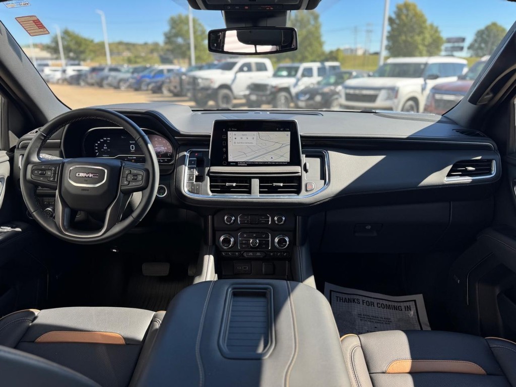 GMC Yukon XL Vehicle Full-screen Gallery Image 23