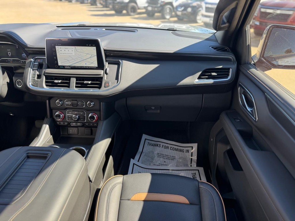 GMC Yukon XL Vehicle Full-screen Gallery Image 24