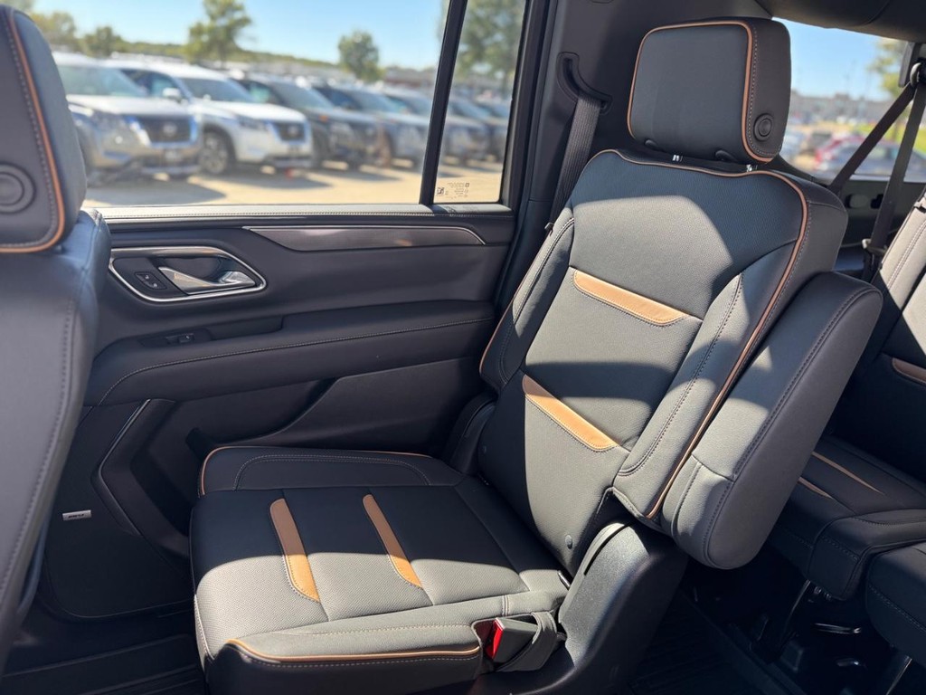 GMC Yukon XL Vehicle Full-screen Gallery Image 25