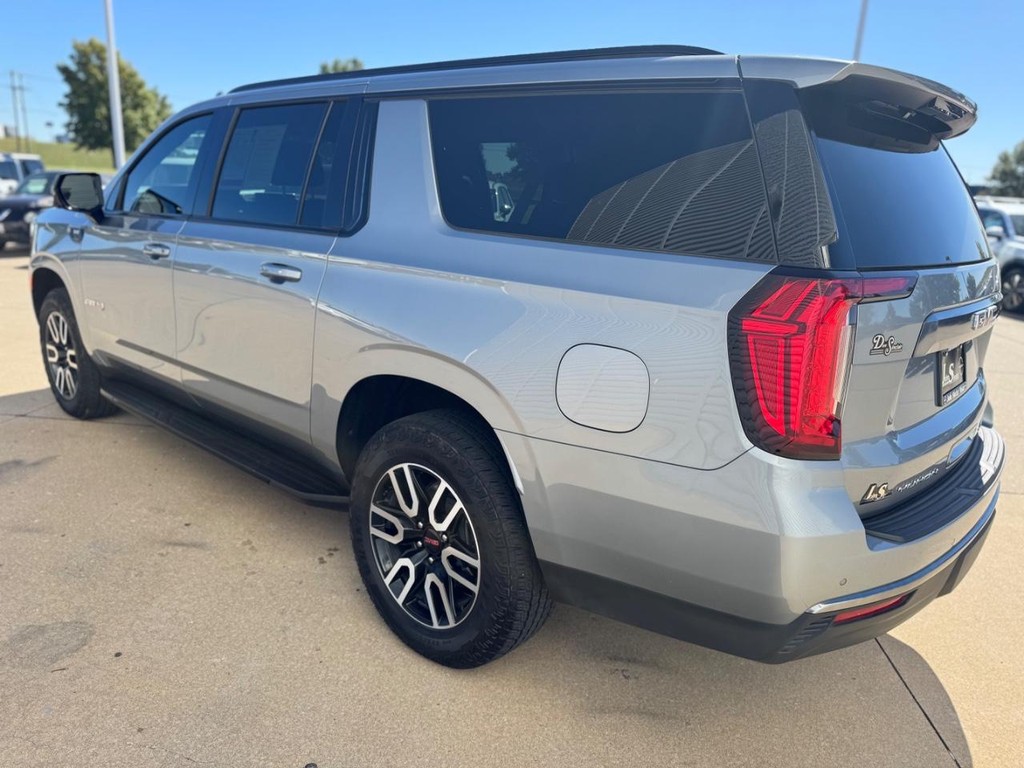 GMC Yukon XL Vehicle Full-screen Gallery Image 26