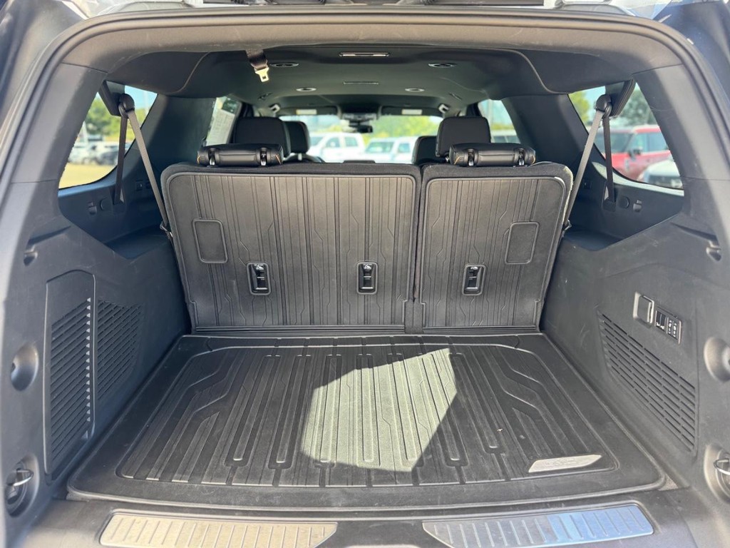 GMC Yukon XL Vehicle Full-screen Gallery Image 28