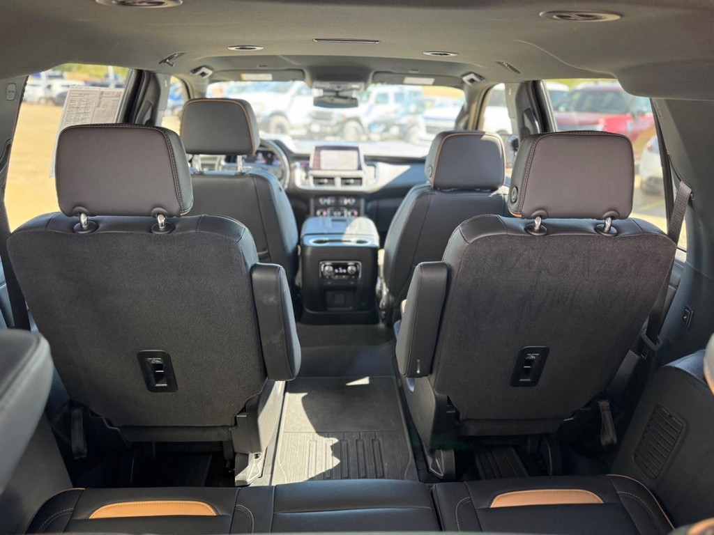 GMC Yukon XL Vehicle Full-screen Gallery Image 29