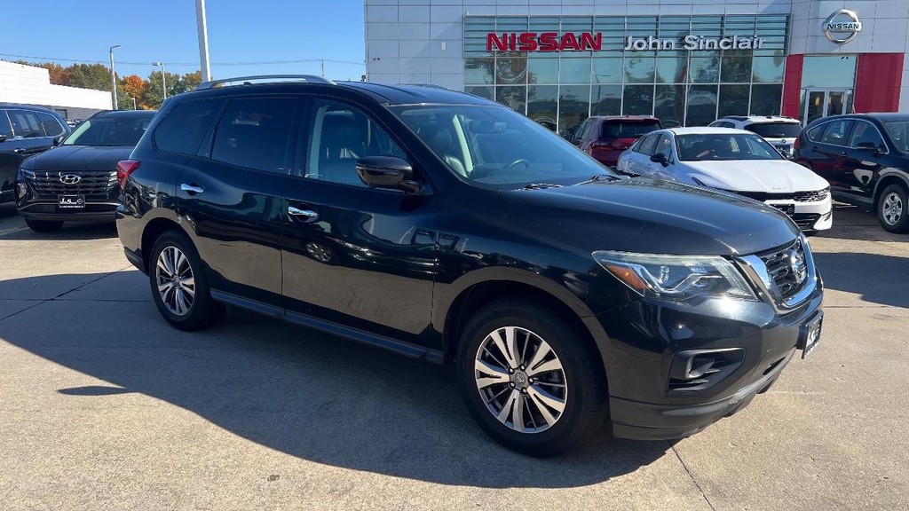 Nissan Pathfinder Vehicle Full-screen Gallery Image 02