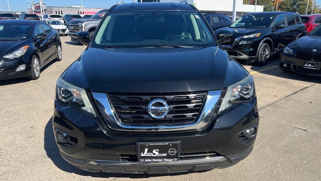 Nissan Pathfinder Vehicle Full-screen Gallery Image 03