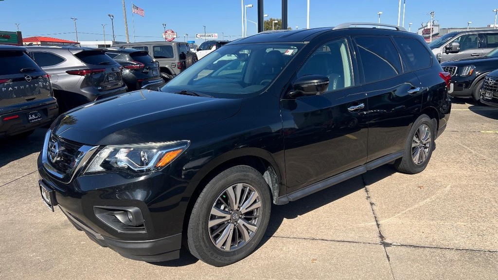 Nissan Pathfinder Vehicle Full-screen Gallery Image 04