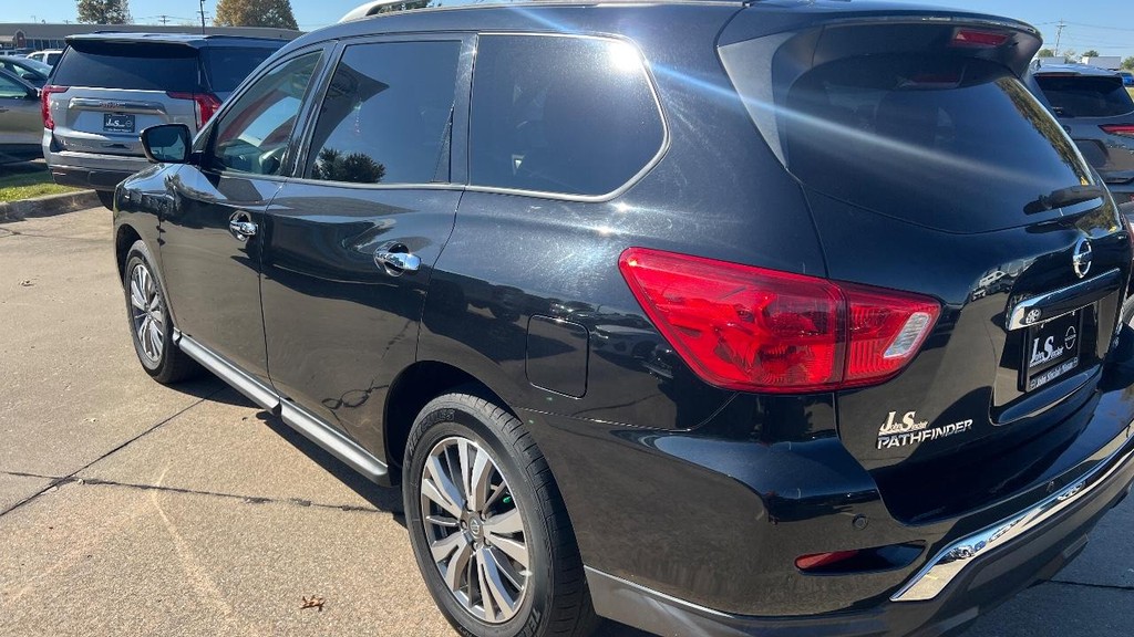 Nissan Pathfinder Vehicle Full-screen Gallery Image 06