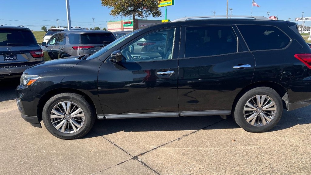 Nissan Pathfinder Vehicle Full-screen Gallery Image 07