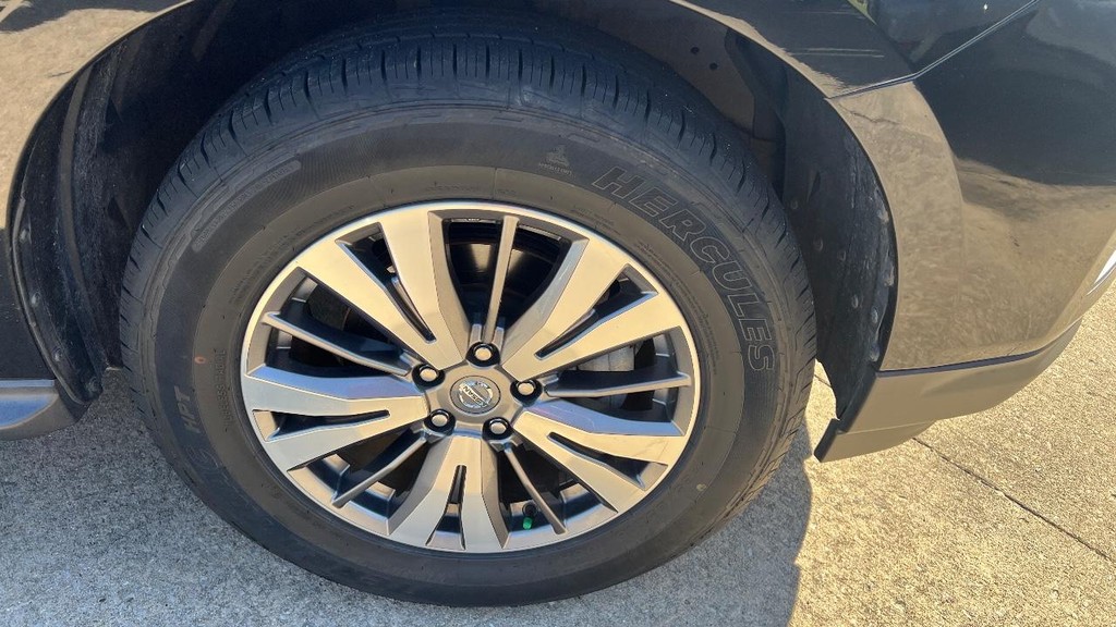 Nissan Pathfinder Vehicle Full-screen Gallery Image 08