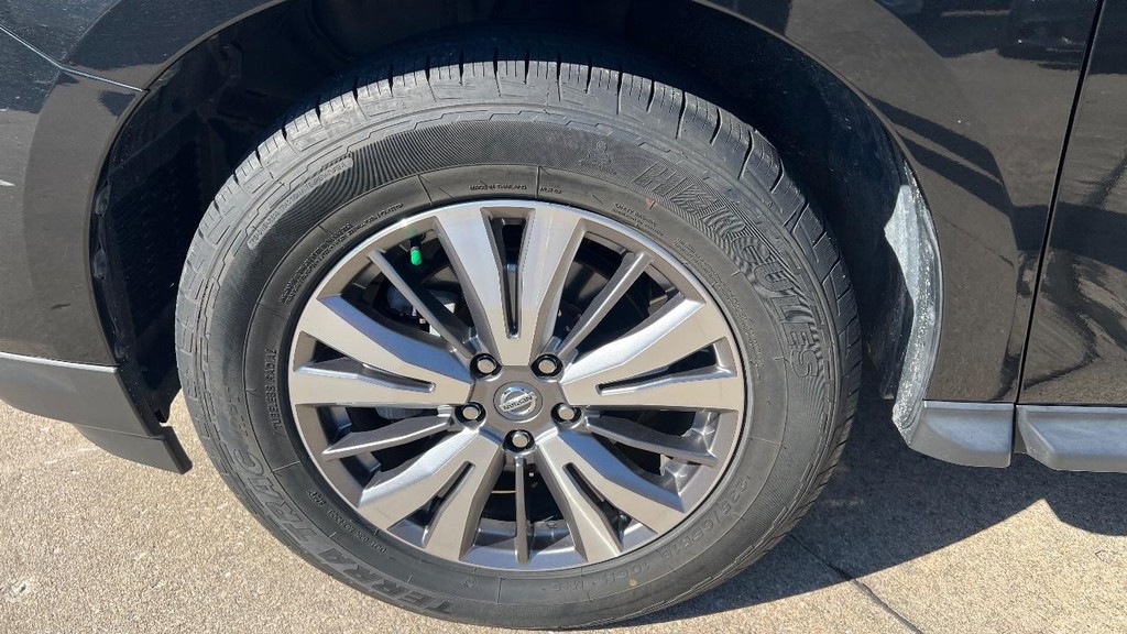 Nissan Pathfinder Vehicle Full-screen Gallery Image 11