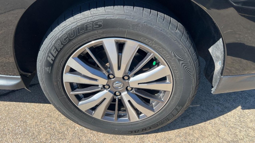 Nissan Pathfinder Vehicle Full-screen Gallery Image 12