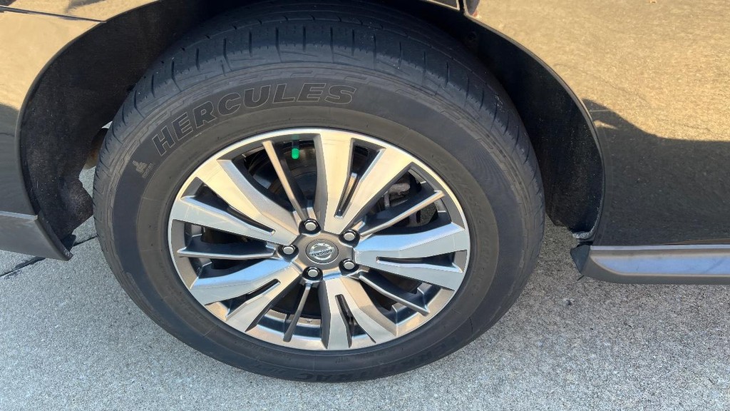 Nissan Pathfinder Vehicle Full-screen Gallery Image 13