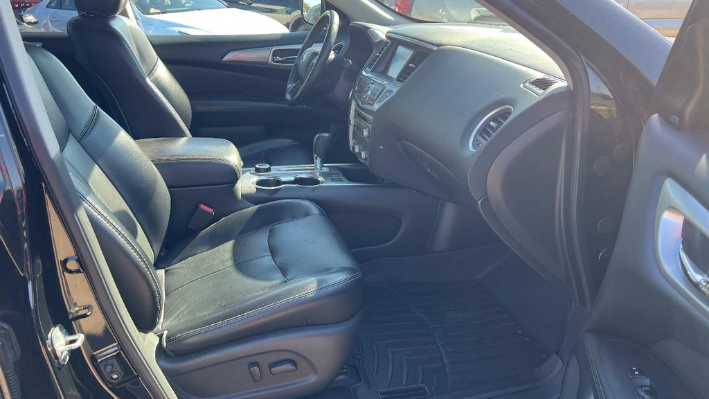 Nissan Pathfinder Vehicle Full-screen Gallery Image 14