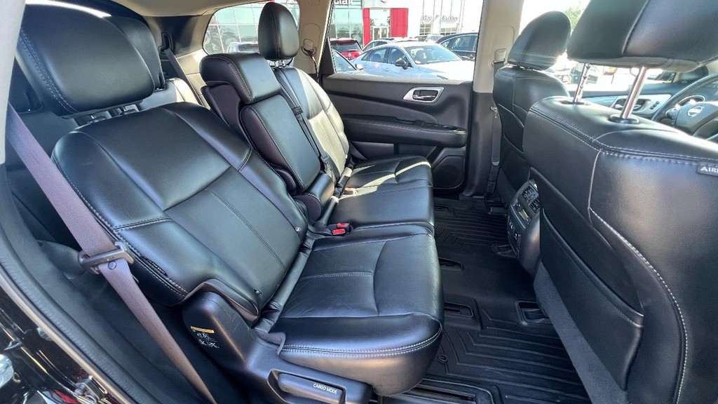 Nissan Pathfinder Vehicle Full-screen Gallery Image 17